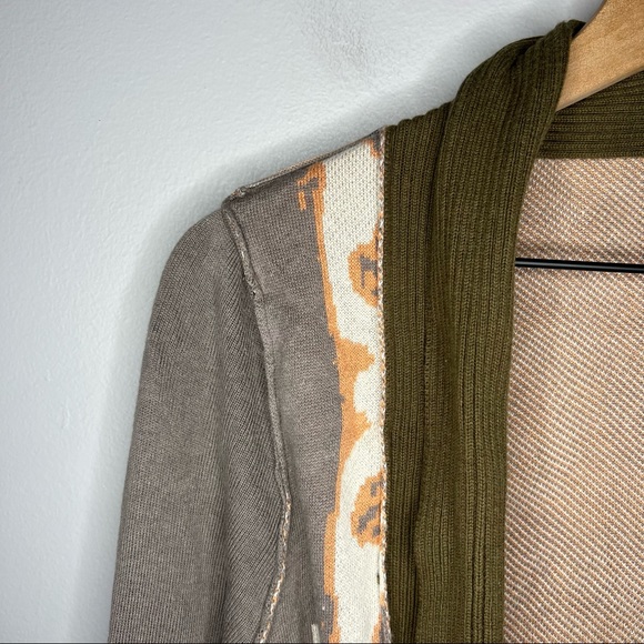 BKE Buckle Animal Print Raw Hem Open Cardigan Sweater S FLAW - Picture 4 of 9